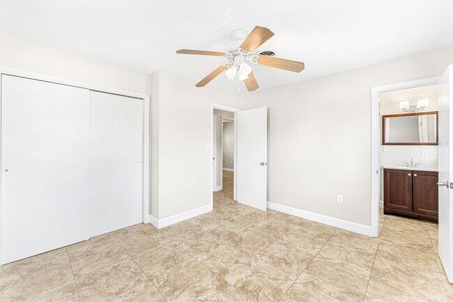 Building Photo - 406 N Neptune Dr