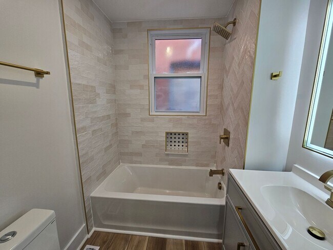 Building Photo - Amazing 3 bedroom 2.5 bath House for Rent ...