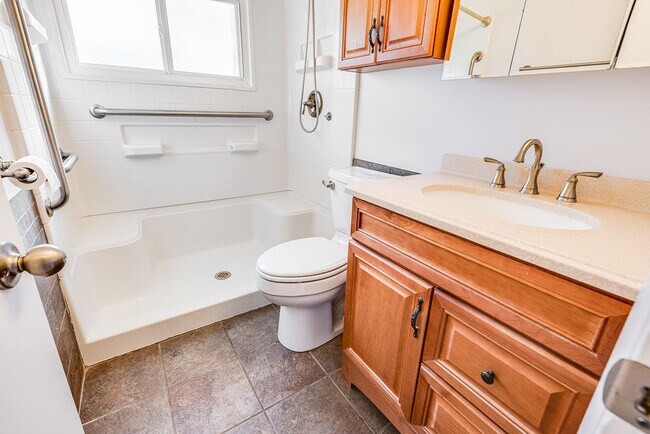 Building Photo - Austintown, 3 Bedroom Ranch For Rent