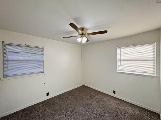 Building Photo - 1504 Red Fox Rd