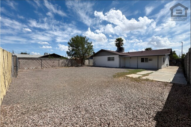Building Photo - 4Bed/2Bath House at Chandler Blvd/McQueen Rd! Ready for Immediate Move-In! – NO HOA!