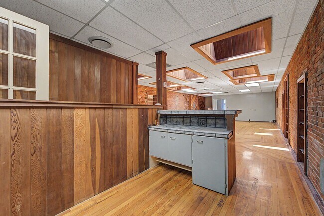 Building Photo - 1113