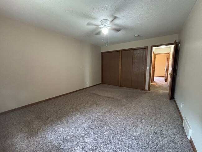 Building Photo - 2135 S 46th Ave