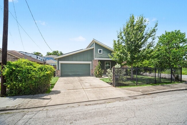 Building Photo - 3413 Omega St