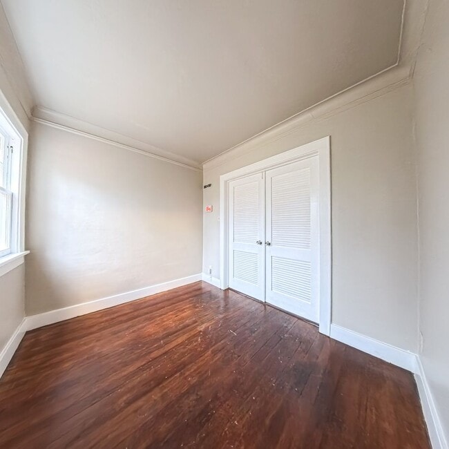 Building Photo - Beautiful 3 bedroom 1 bathroom home