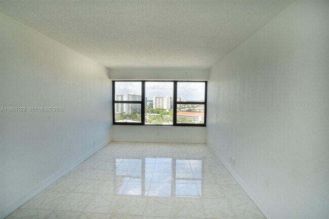 Building Photo - 3800 Galt Ocean Dr