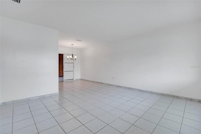 Building Photo - 1040 San Luis Dr