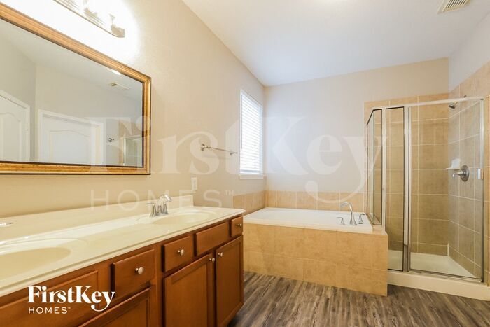Building Photo - 15118 Sierra Ridge Dr