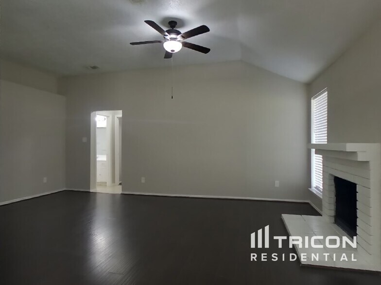 Building Photo - 24027 Leathergate Dr