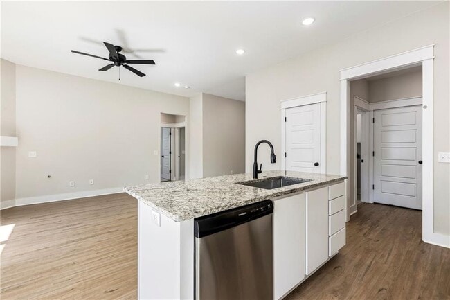 Building Photo - 19 Theale Ln