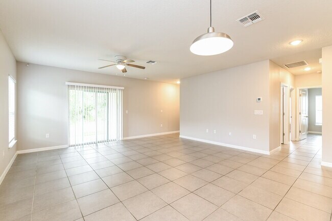 Building Photo - 956 Louvre Ct