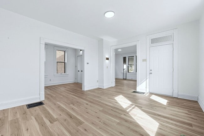 Building Photo - New THREE BED listing in Fort Wayne!