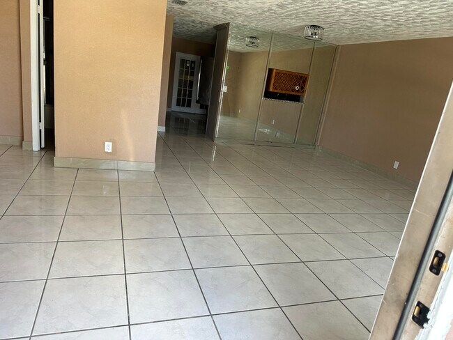 Building Photo - 6214 Wauconda Way W