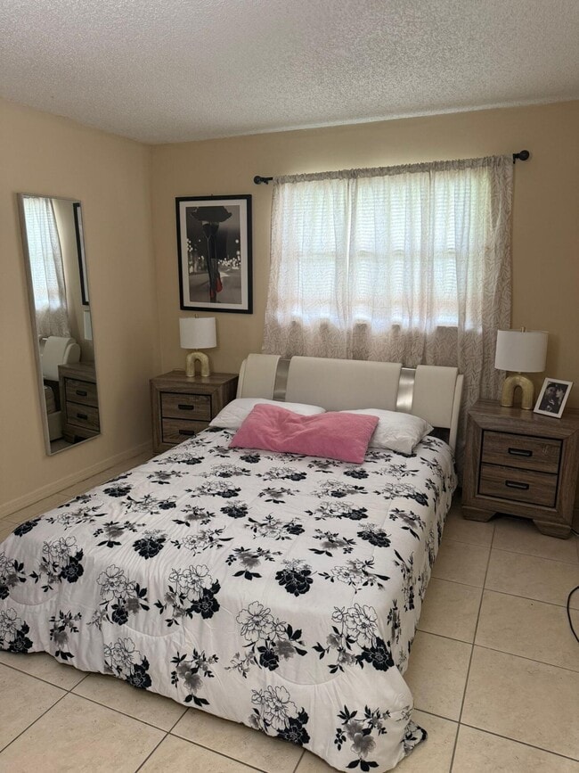 Building Photo - 150 Avocado Ave