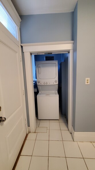 In unit washer Dryer - 210 S Logan St