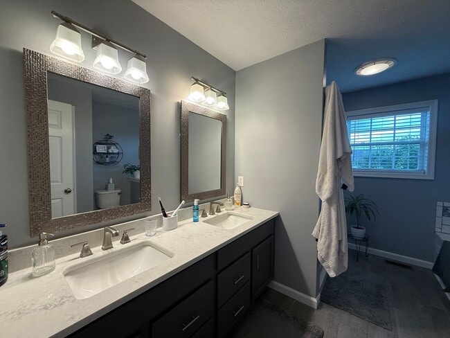 Building Photo - Brynwood Single Family Home - Short Term O...