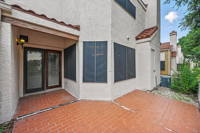Building Photo - Beautiful 3 Bedroom Condo Overlooking The ...