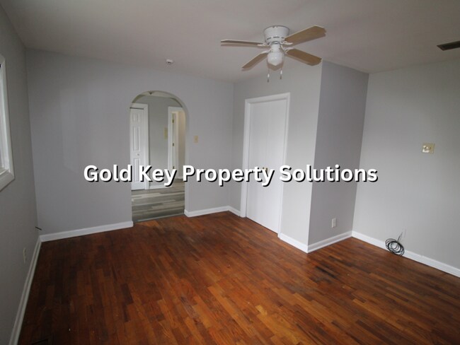 Building Photo - Fully Updated 3 BR 1 BA House with Central Air and Garage (NO SECTION 8)