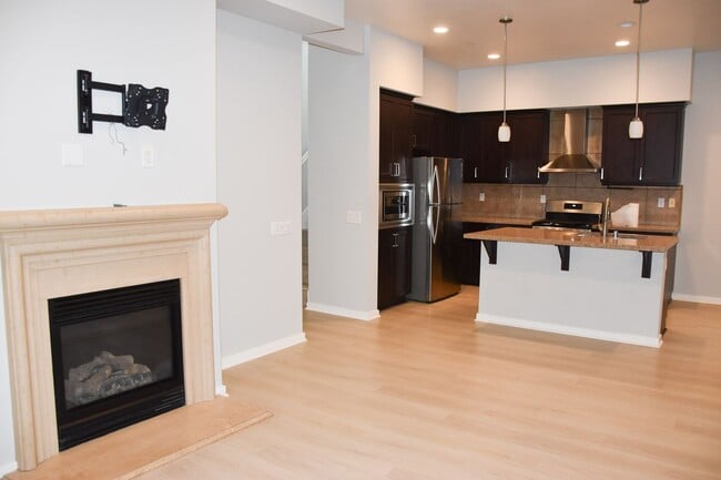 Building Photo - 507 W Maple Ave