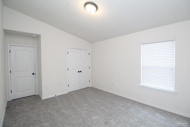 Building Photo - 5605 Peach Dr