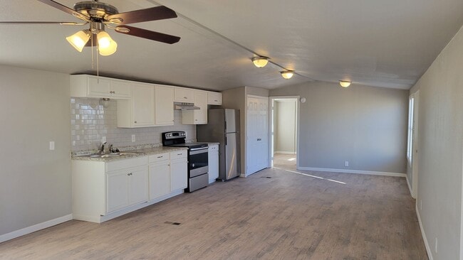 Building Photo - Totally Remodeled! 3/2