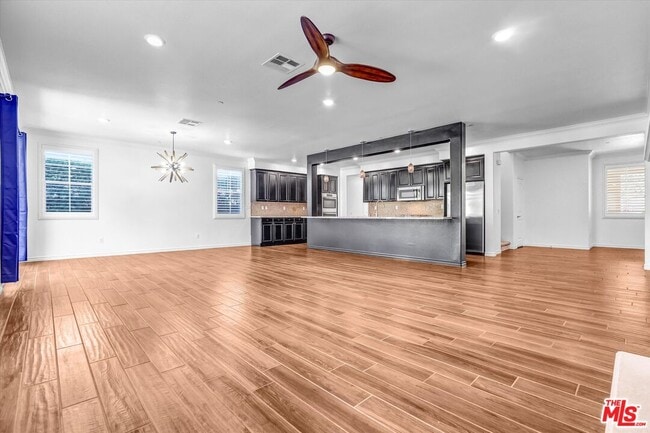 Building Photo - 577 Comet Ave