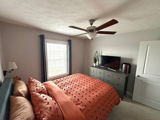 Building Photo - Townhouse for Rent in Spring Oaks!