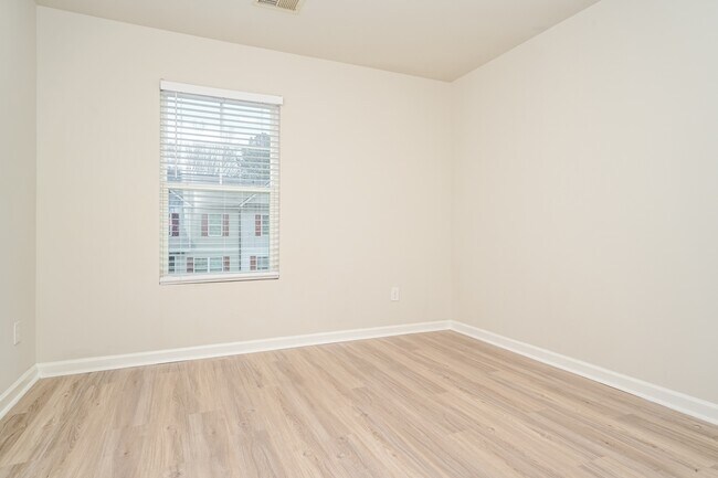 Building Photo - 2851 Saratoga Lake View