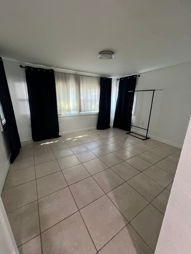 Building Photo - Charming 3-Bed / 2-Bath Renovated Rental in Washington Shores – Prime Orlando Location!