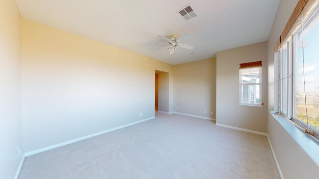 Building Photo - 123 Warbler Ln