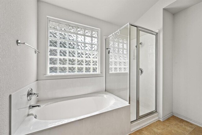 Building Photo - 2101 Keepsake Dr