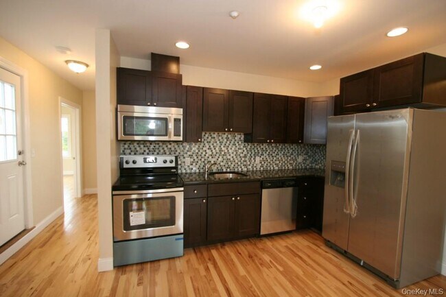 Building Photo - 385 Palisade Ave