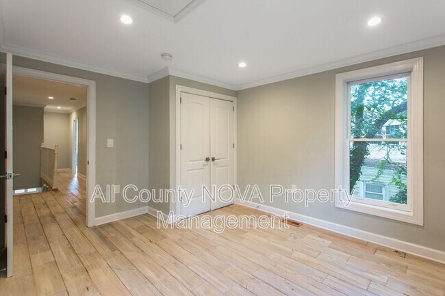 Building Photo - 2217 14th St SE