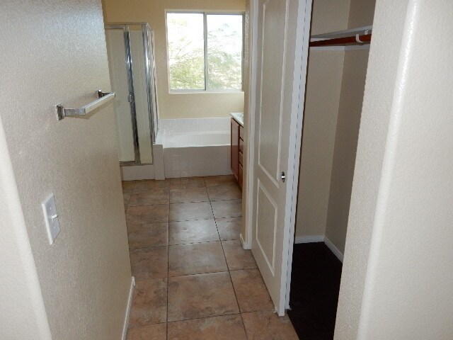 Building Photo - 2 Story 3 bedrooms 2.5 bathrooms