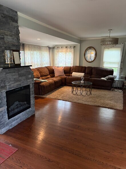 Building Photo - 35 2nd Ave