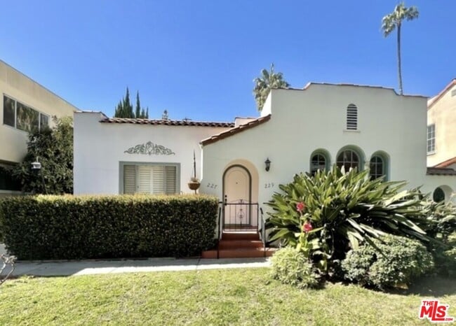 Primary Photo - 227 N Swall Dr