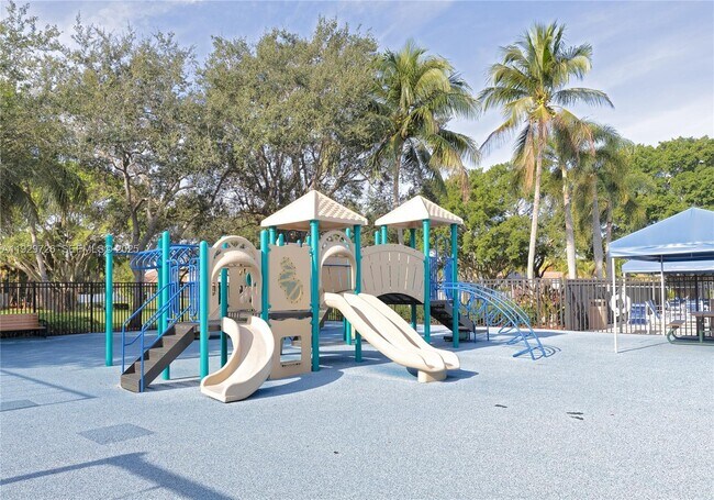 Building Photo - 949 Tanglewood Cir