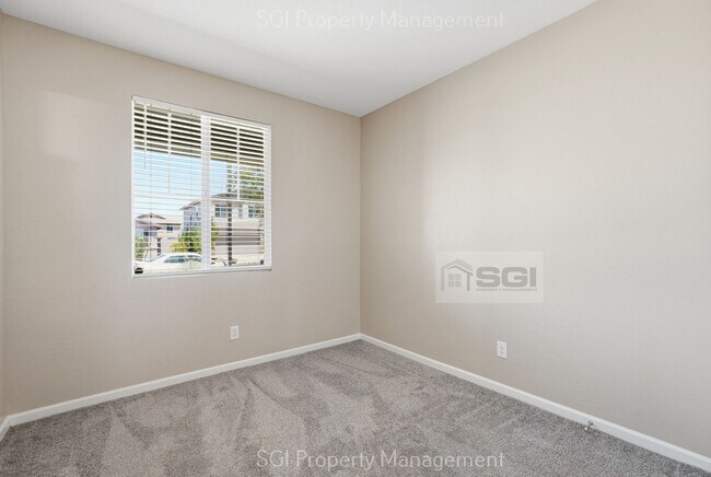 Building Photo - 17851 W Daley Ln