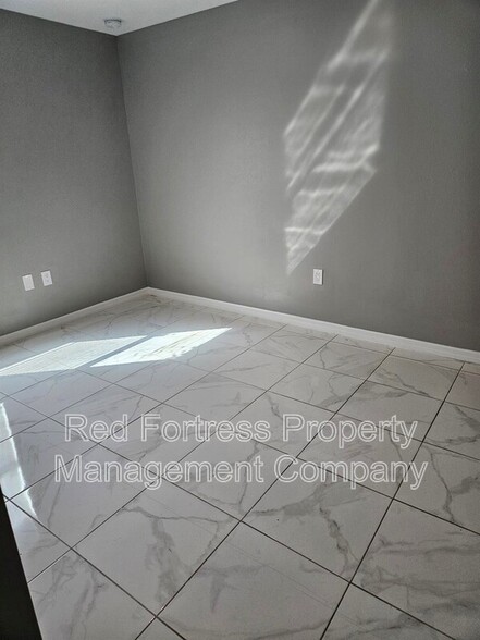 Building Photo - 310 Gordon Ave S