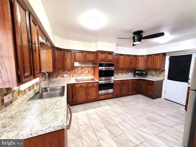 Building Photo - 6409 Higham Dr