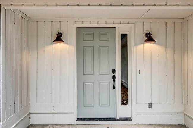 Building Photo - Beautifully Renovated 3 bed/2.5 bath in Ri...
