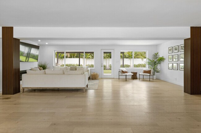 Building Photo - 2862 NE 35th Ct