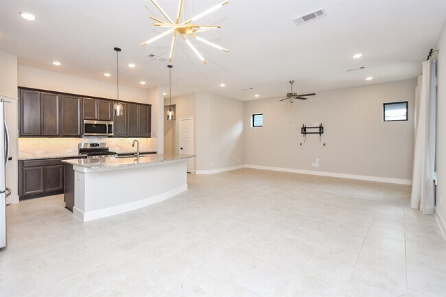 Building Photo - 15247 Parkland Canyon Dr