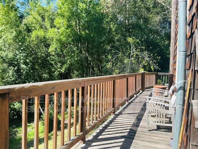 Building Photo - Y20899 Aldercroft Heights Rd