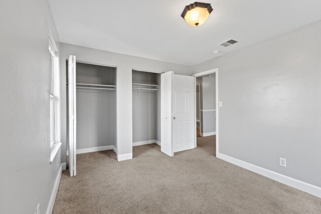 Building Photo - 3528 E Fall Creek Pkwy N Dr