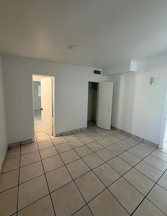 Building Photo - 419 E Alturas St