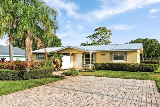 Primary Photo - 2777 SE Normand St