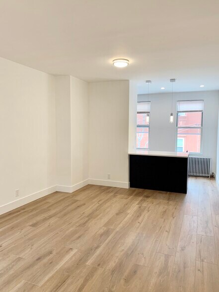 Living room - 1682 George St