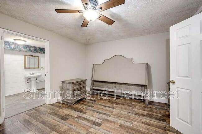 Building Photo - 289 Ashbrook Dr