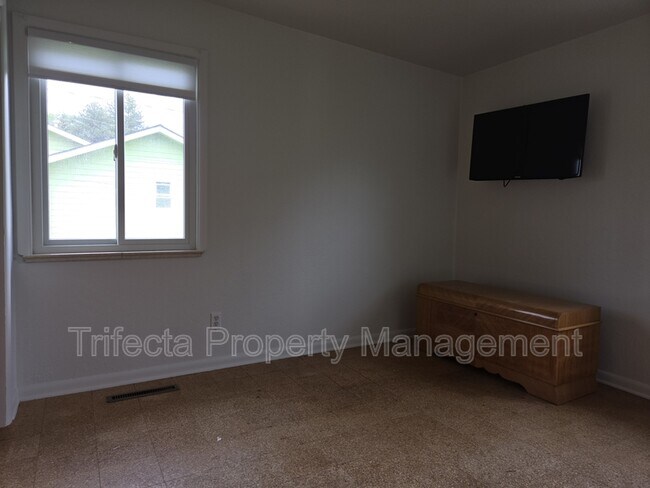 Building Photo - 630 N Taft Hill Rd